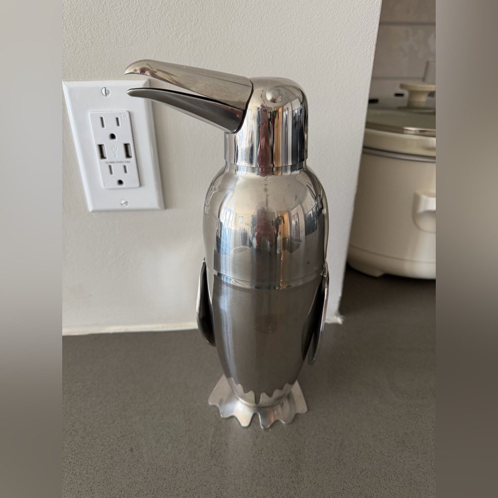 Penguin Stainless Steel Cocktail Martini Shaker 17oz Barware Mixer with Strainer - Picture 5 of 5